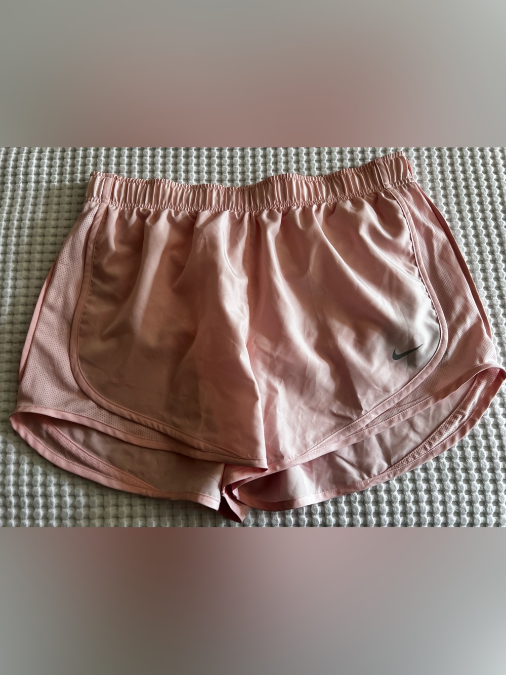 Nike Women’s Light Pink Athletic Running Shorts Size L NWT